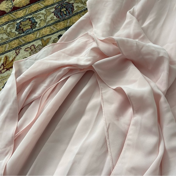 Amanda UpRichard gown - Picture 7 of 8